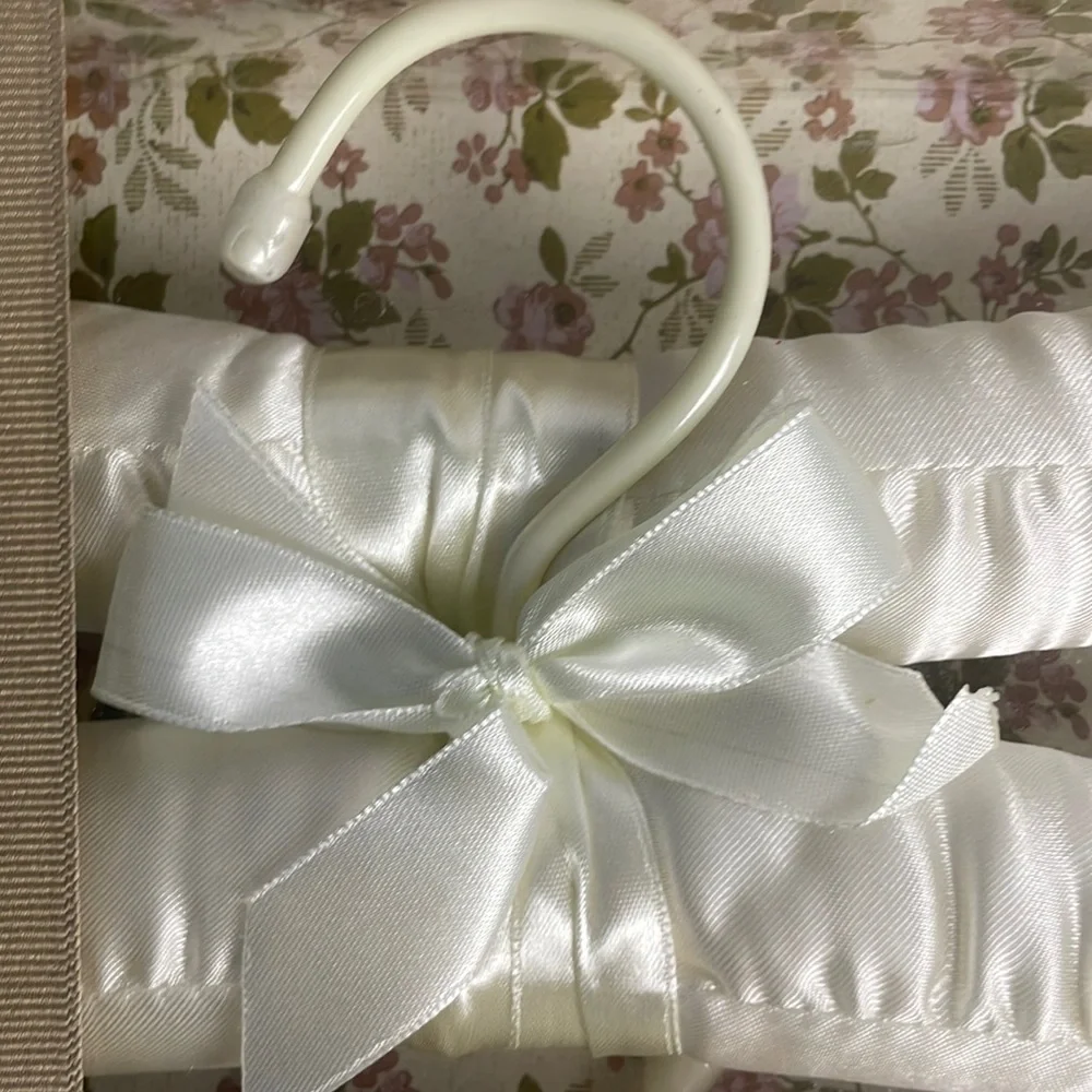 Padded scented hangers set of two ivory color bows New in Box elegant fancy